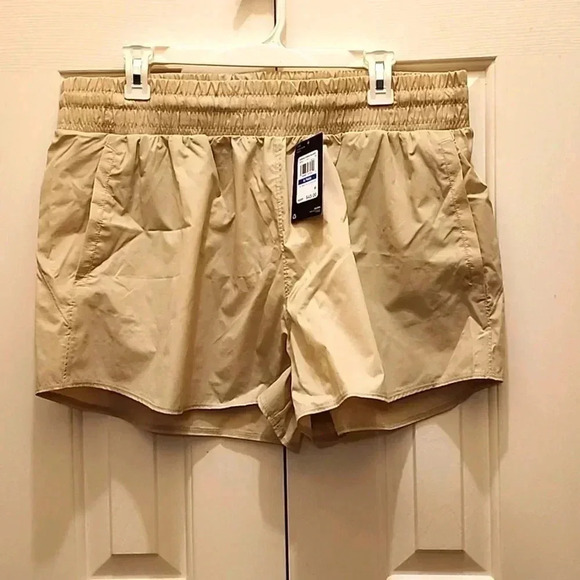 Under Armour Pants - Under Armour-Women’s Flex Woven 3" Crinkle Shorts Size XL- NWT